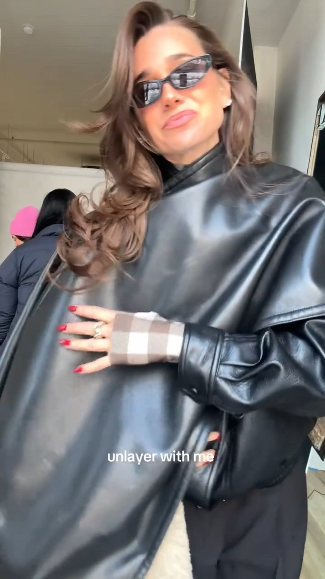 Unlayer with me 🖤 Love this cape jacket 

 