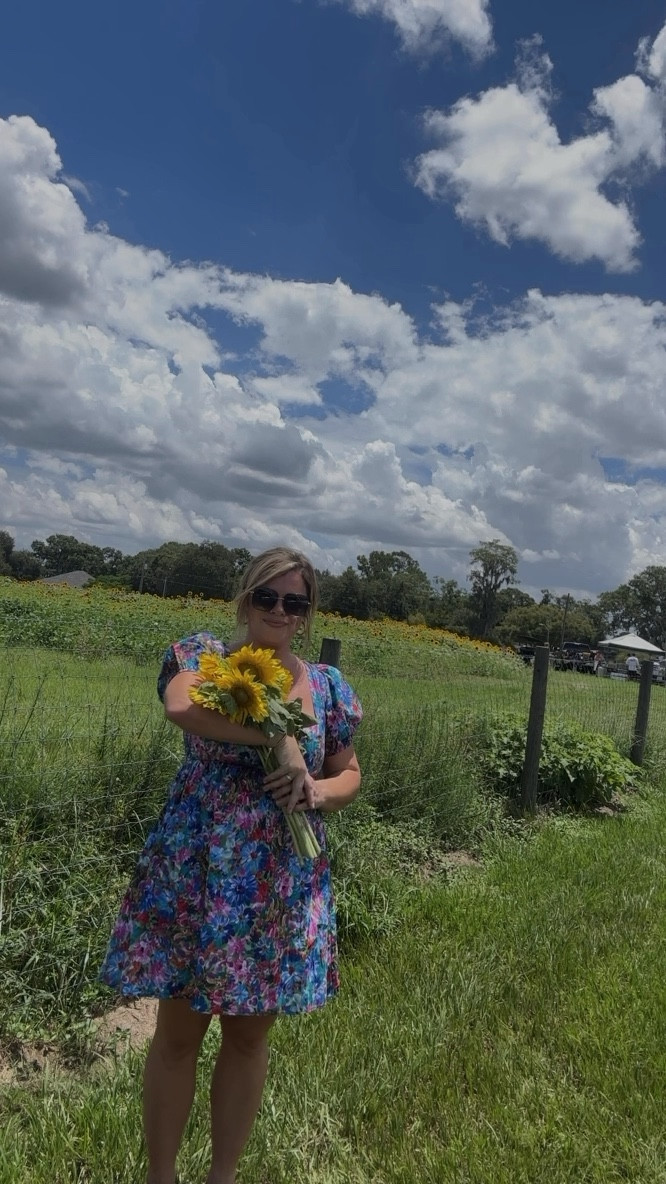 Summer days in Florida mean sunflower fields and cute floral mini dresses.


Painted floral pattern
Floral mini dress
Midsize dress
Florida dress
Summer dresses
Size large 
Size 12
Vacation dress
Brunch dresss


#LTKSummerSales #LTKParties #LTKMidsize