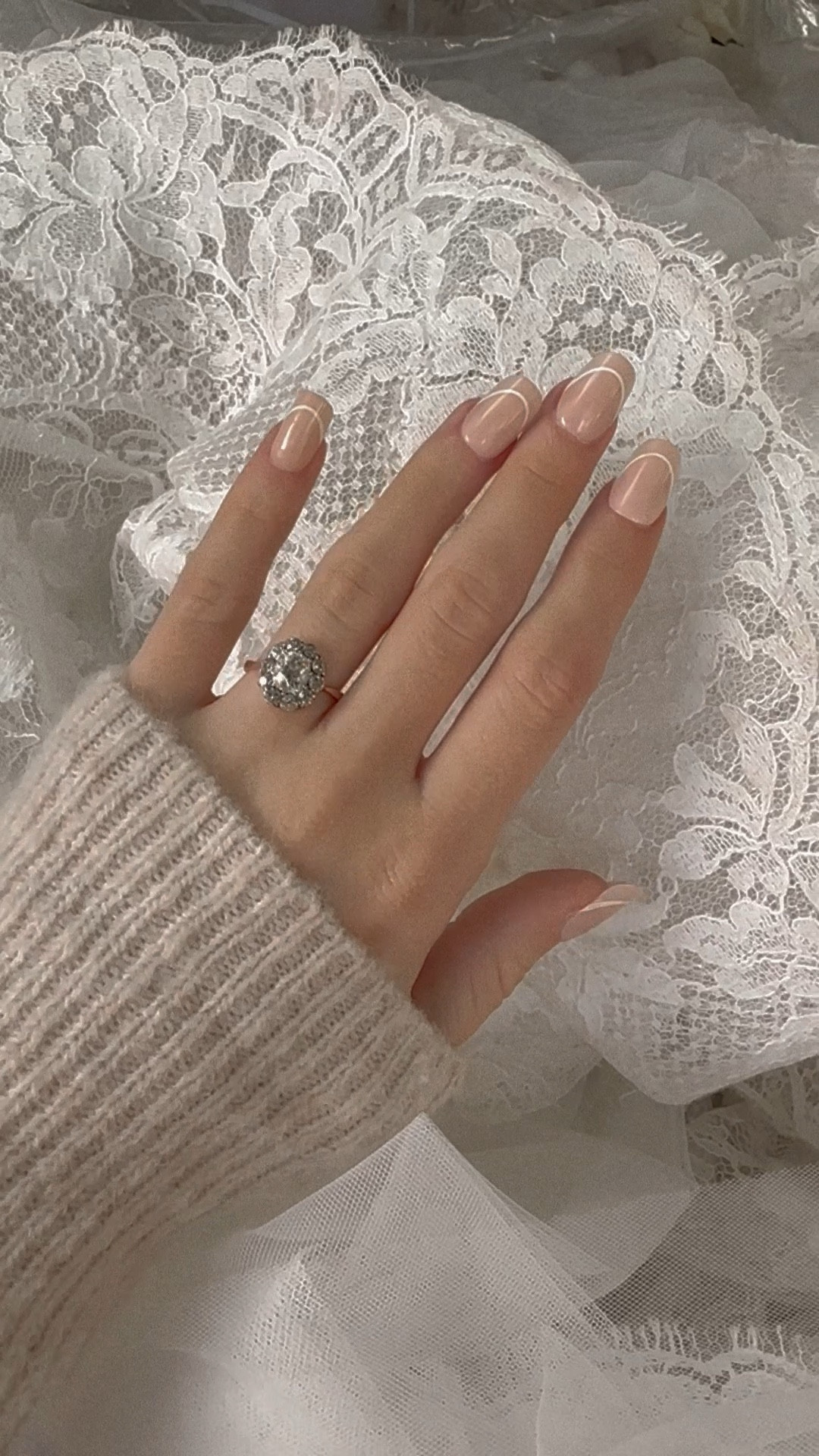 Gorgeous minimal neutral press on nails that are under $15

Bride nails| press on nails | ne aural nails | at home mani | home manicure | under $15 | minimal design | nail art | minimal nails| short nails 

#LTKFind #LTKbeauty #LTKstyletip