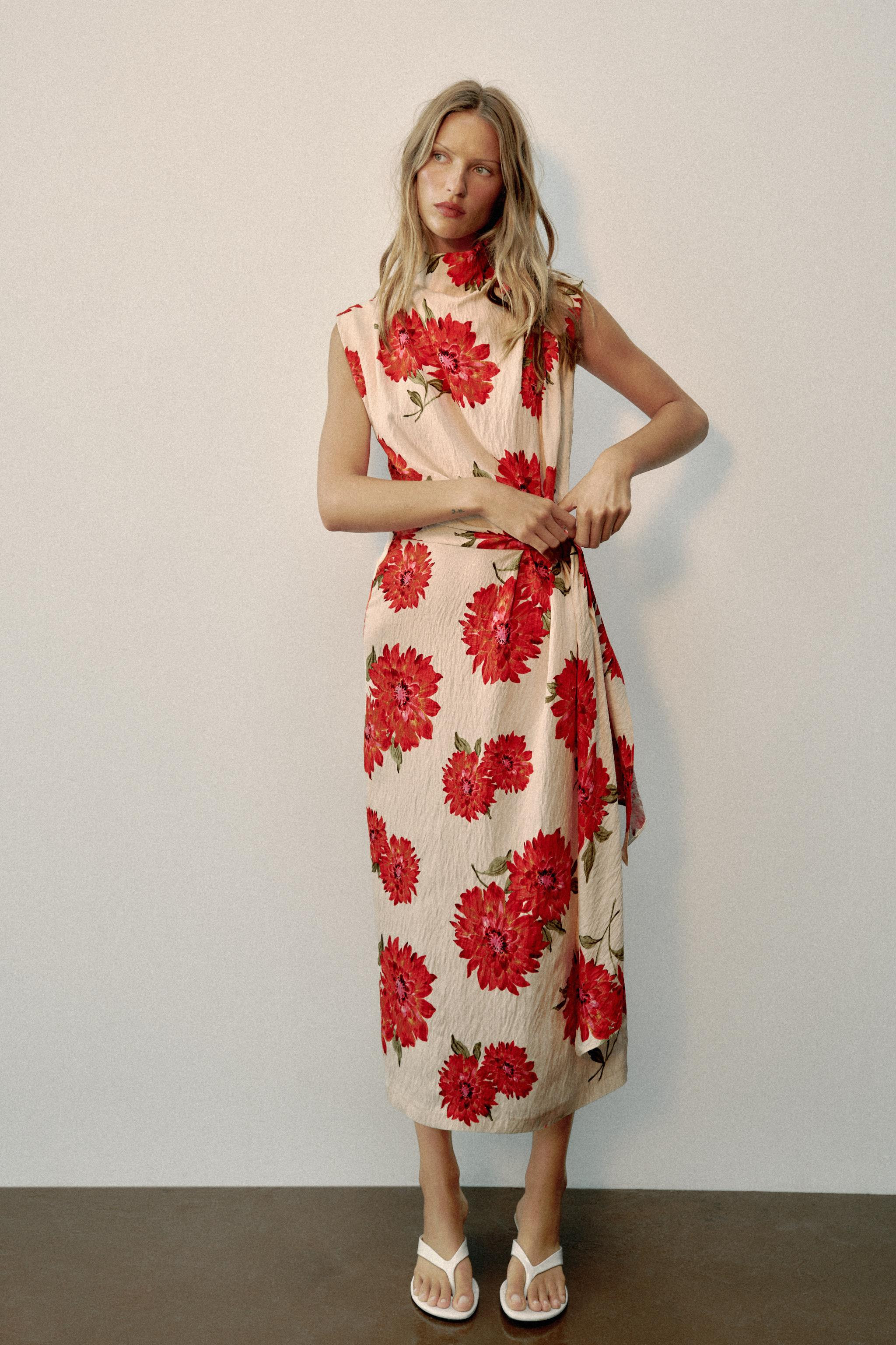 Model height: 177 cmSleeveless midi dress with a flowing neckline and pleated shoulders. Featurin... | Zara UK
