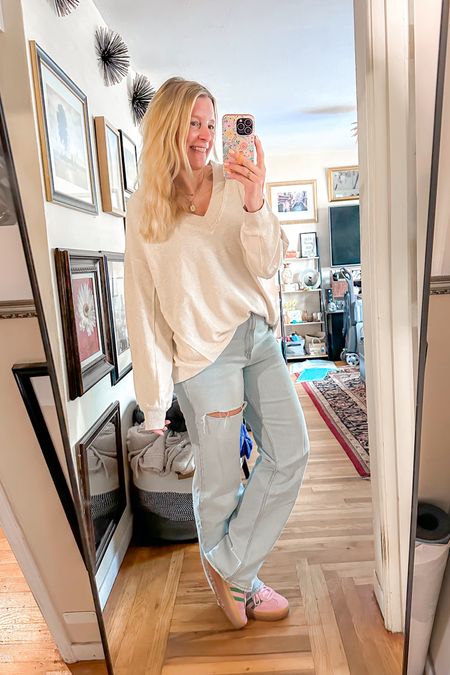 Loving an oversized sweater with some cute jeans 

top medium
jeans 30 long 
shoes 7.5



#LTKShoeCrush #LTKStyleTip #LTKOver40