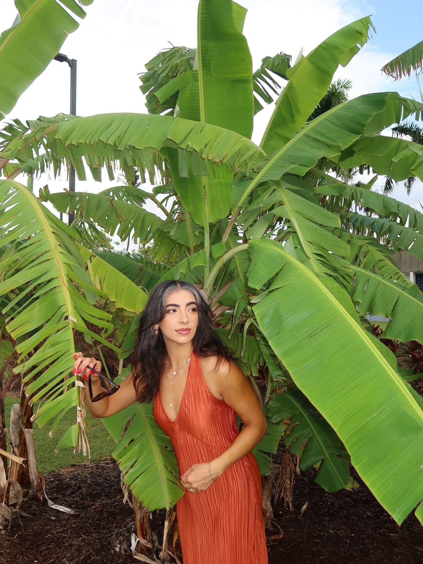 Cuando Benito dijo…
“Una player profesional
Total, esto no iba a funcionar 
Pero te veo y me vuelvo a ilusionaaaaarrrrr”

For those asking, this cute photo spot is located at @casabacardipr 🌿🇵🇷 

#puertorico #puertoricotravel #badbunny #badbunnypr #badbunnybaby