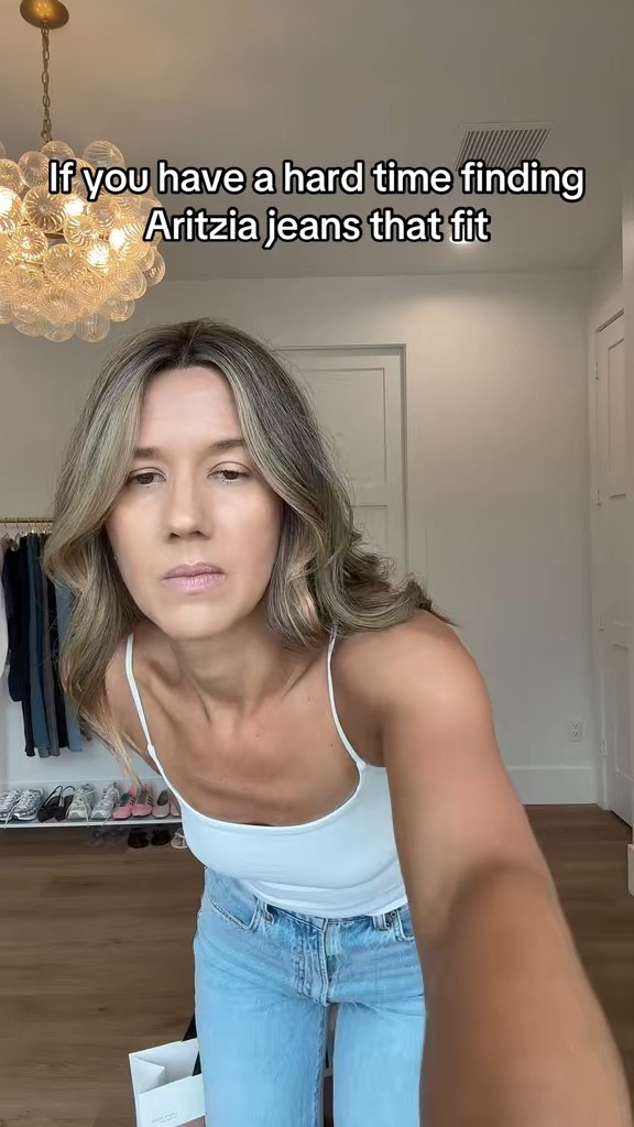 @Aritzia Farrah jeans back in stock!
I prefer the curve fit in size 26 (second pair) - wash 7 yrs bleu taboo 
First pair is 25 non curve fit - wash 15 yrs brl thr bleu

#LTKstorytime #LTKOver40
