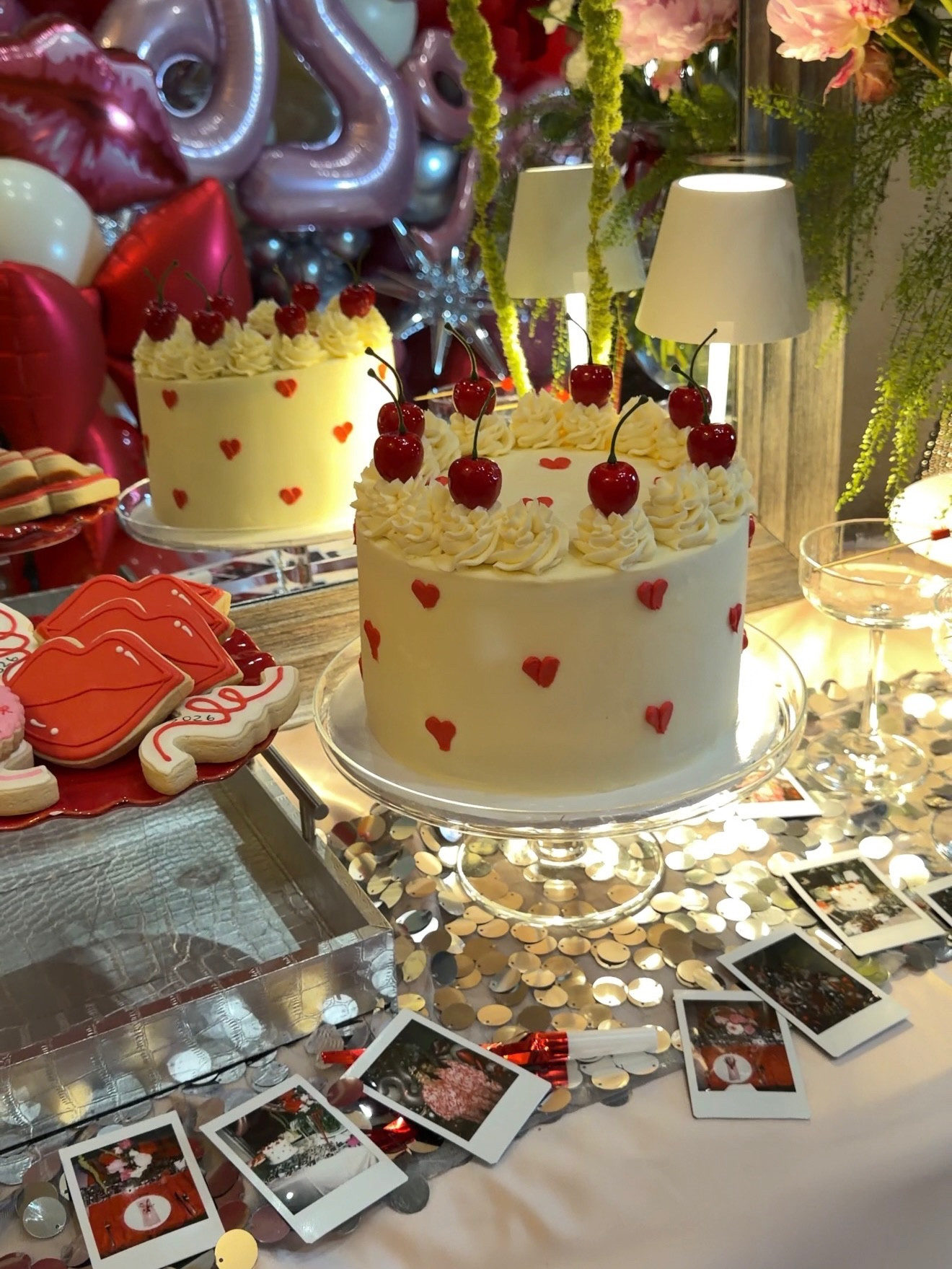 New Year, same tradition: kisses at midnight and love everywhere 💘 Family first, always. 💋🪩🥂

Shop the looks, balloons and more! 🤍 Linked on my LTK.