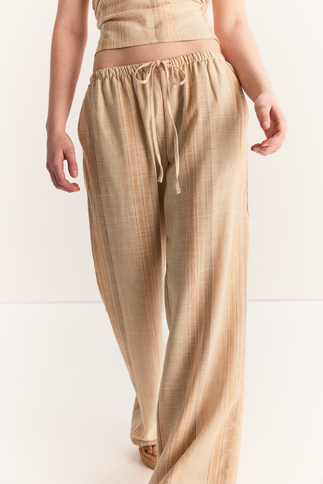 Linen-blend pull-on trousers - Low waist - Long - Beige/Striped - Ladies | H&M GB | H&M (UK, MY, IN, SG, PH, TW, HK)