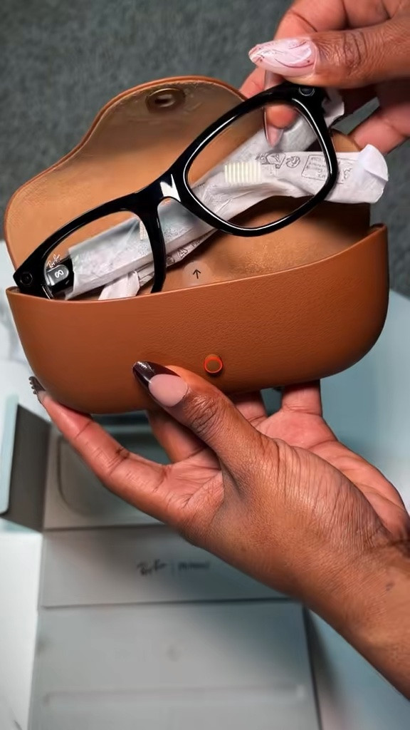 See the world hands-free with Ray-Ban Meta smart glasses. 😎 Capture photos and videos, listen to music, take calls, and use built-in AI—all while rocking the classic Ray-Ban style. A perfect blend of fashion and everyday tech.

#RayBanMeta #MetaAI #SmartGlasses #WearableTech #Gadgets #HandsFree #ContentCreator #AI #TechReview #RayBan #EverydayTech #Innovation #MustHaveGadgets

#LTKTravel #LTKvlog #LTKdayinmylife