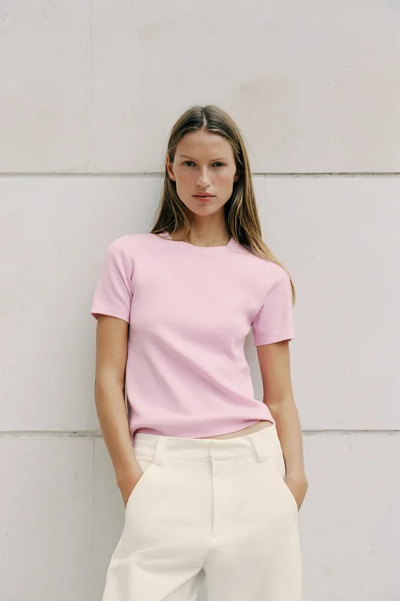 Model height: 177 cmRound neck, short sleeve top. Soft-touch fabric detail. | Zara IT