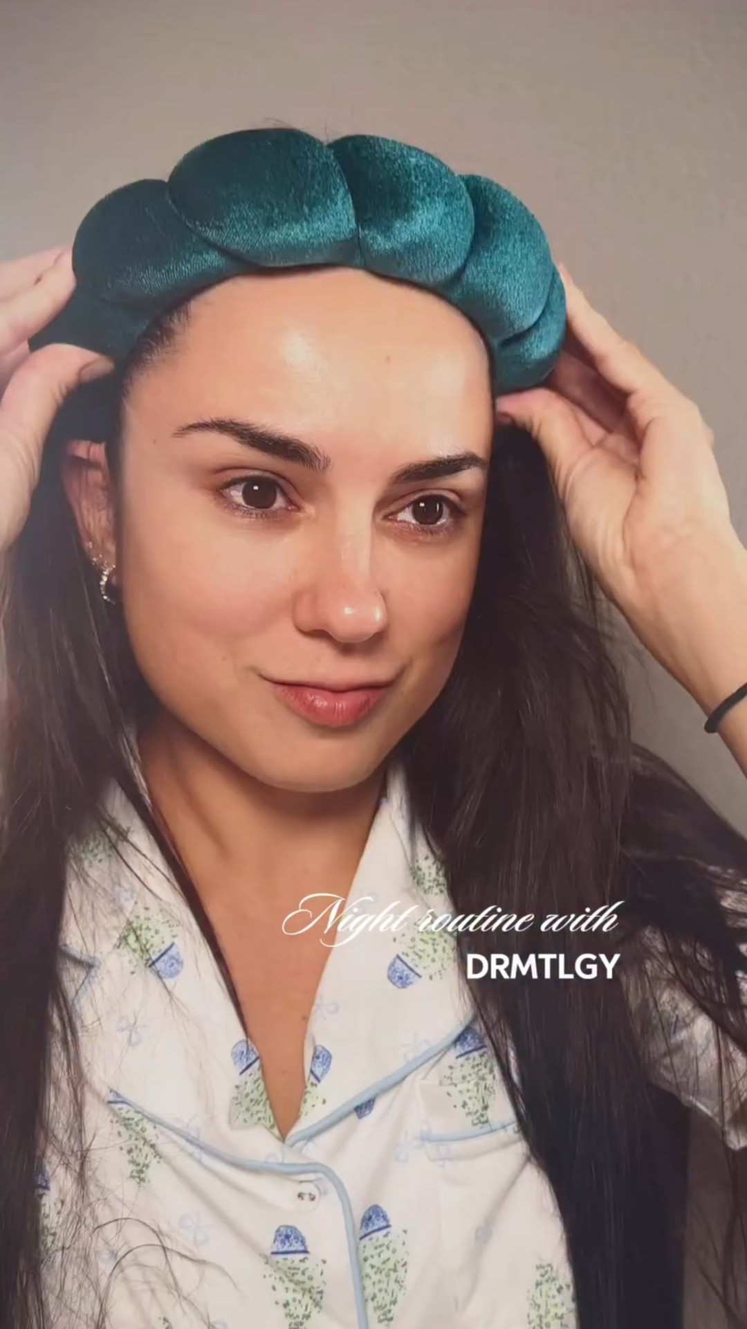 Night routine lately with my favorite DRMTLGY🤍
Pumpkin Enzyme Mask for gentle exfoliation and glow, finishing with Peptide Night Cream — rich, soothing, and my skin wakes up baby-soft.

