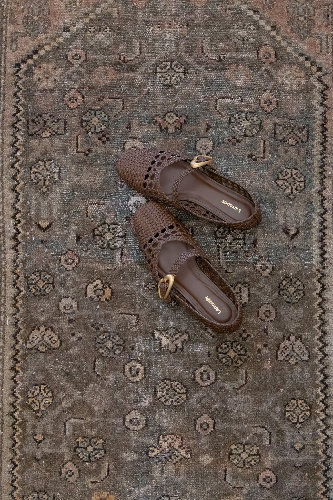 The most comfortable and stylish shoes I own. They go with everything and come with me to job sites, play dates and everywhere in between. Worth every penny!



#LTKShoeCrush #LTKSeasonal #LTKStyleTip