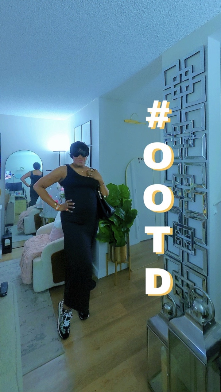 Casual and comfy look! 🤍🖤🤍🖤
Love this asymmetric top that goes well with a bodysuit or denim pants! ￼

https://shopmy.us/collections/5666499

#streetwear #ootd #marcjacobs #coach

#LTKgrwm #LTKootd #LTKvlog