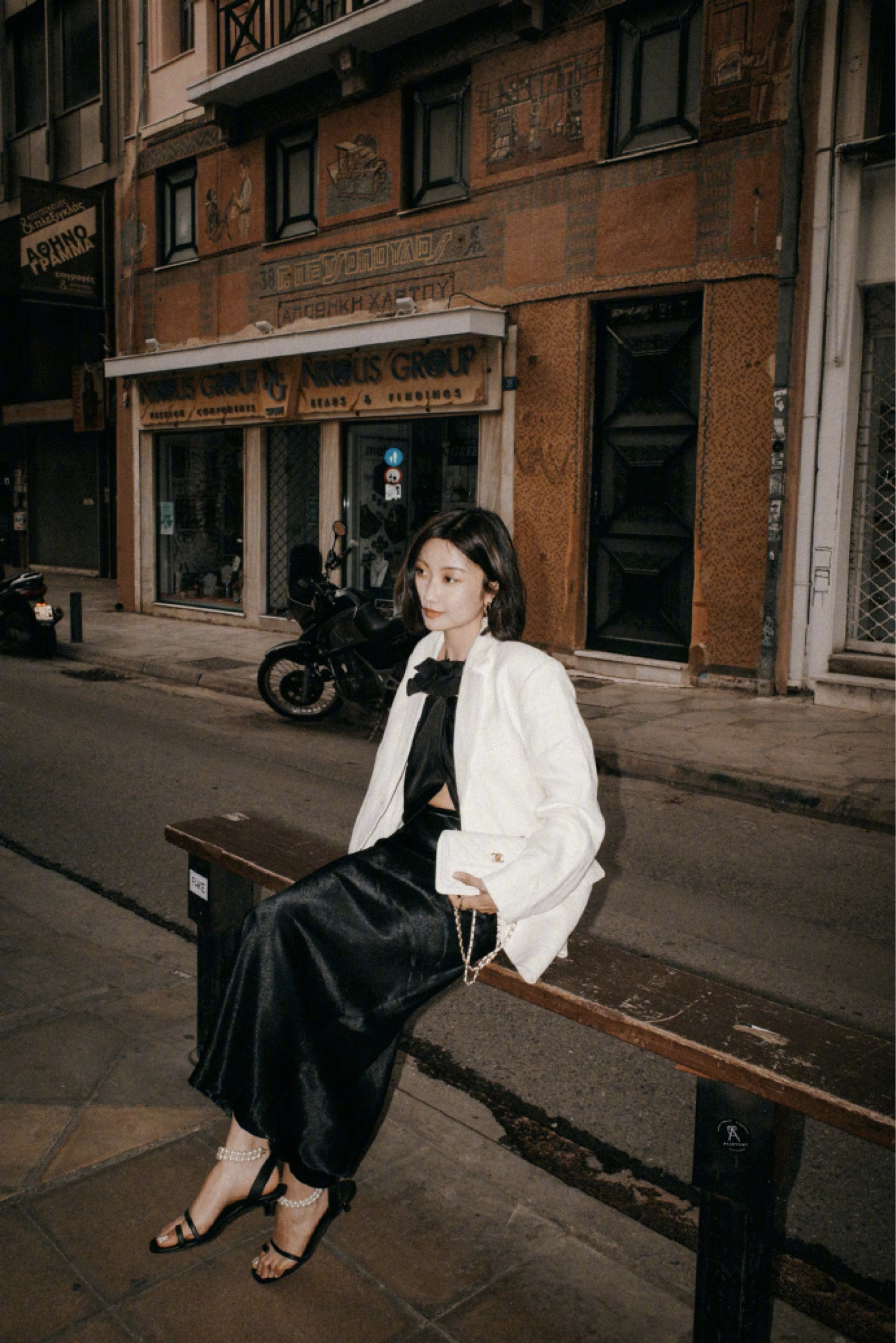 Day1074
越来越觉得 越简单的东西越长久越耐看
衣服是这样 关系也是🤍
这组是在雅典的一个类似北京798的地方拍的
满街的涂鸦 还挺喜欢这种反差感的
也许过两天520也可以穿去约会哦
#LTKchina #LTKasia


#LTKshoecrush #LTKfit #LTKstyletip