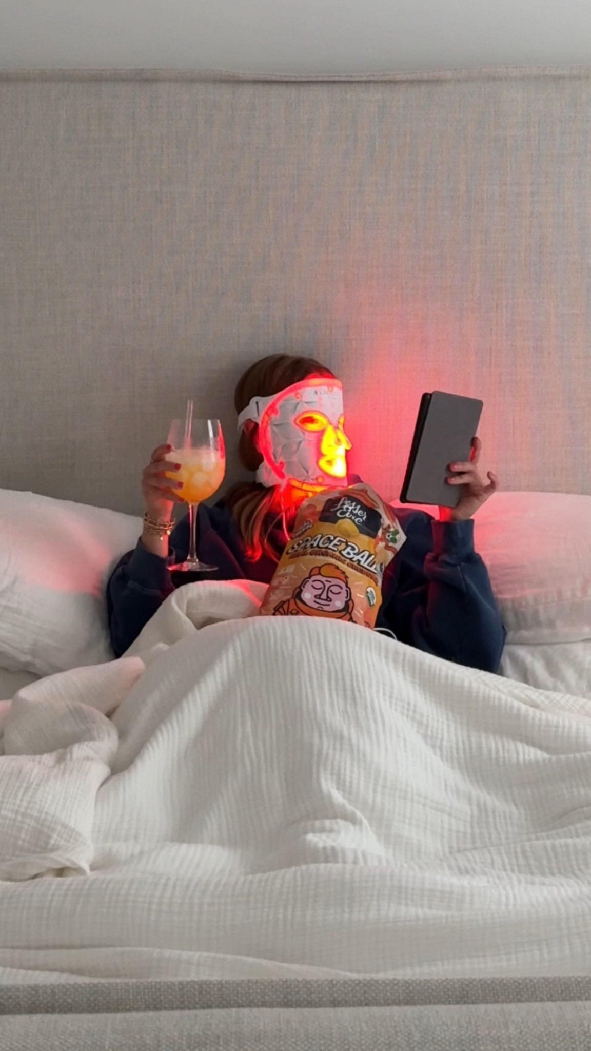 7/11/25 Solo Night In – Self-Care Staples & Cozy Bedroom Favorites


Spent the evening fully offline with a solo night in — wearing my Omnilux red light therapy mask while reading on my Kindle, cozied up in bed. Linking my exact red light mask, Kindle, our cozy bedding, and my timeless bed frame for anyone looking to make their space feel more relaxing and grounding. These are the things I always reach for on a night just for me 🤍