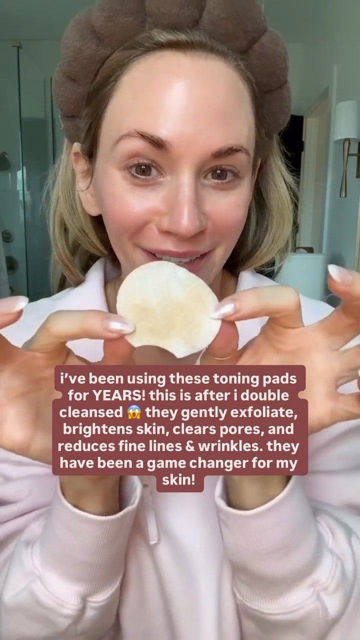 These toning pads are an essential in my skincare routine! 🙌🏼 

#LTKBeauty #LTKmomlife #LTKselfcare