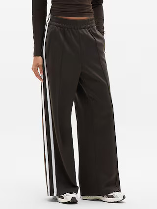 Tempo Mid Rise Wide Leg Track Pant | Athleta