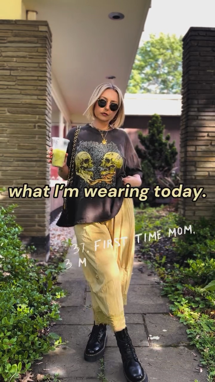 ⭐️ 37, first time mom, 3 months postpartum ⭐️ slowly starting to build my wardrobe back up after gutting 90% of my closet. one thing that never leaves: my vintage tees.. so building up a new collection of bottoms that are comfortable and cute (and ya know… fit) is my first priority! I am absolutely obsessed with these pants and already got them in 4 colors 😅 Comment “shop!” And I’ll send you the link!