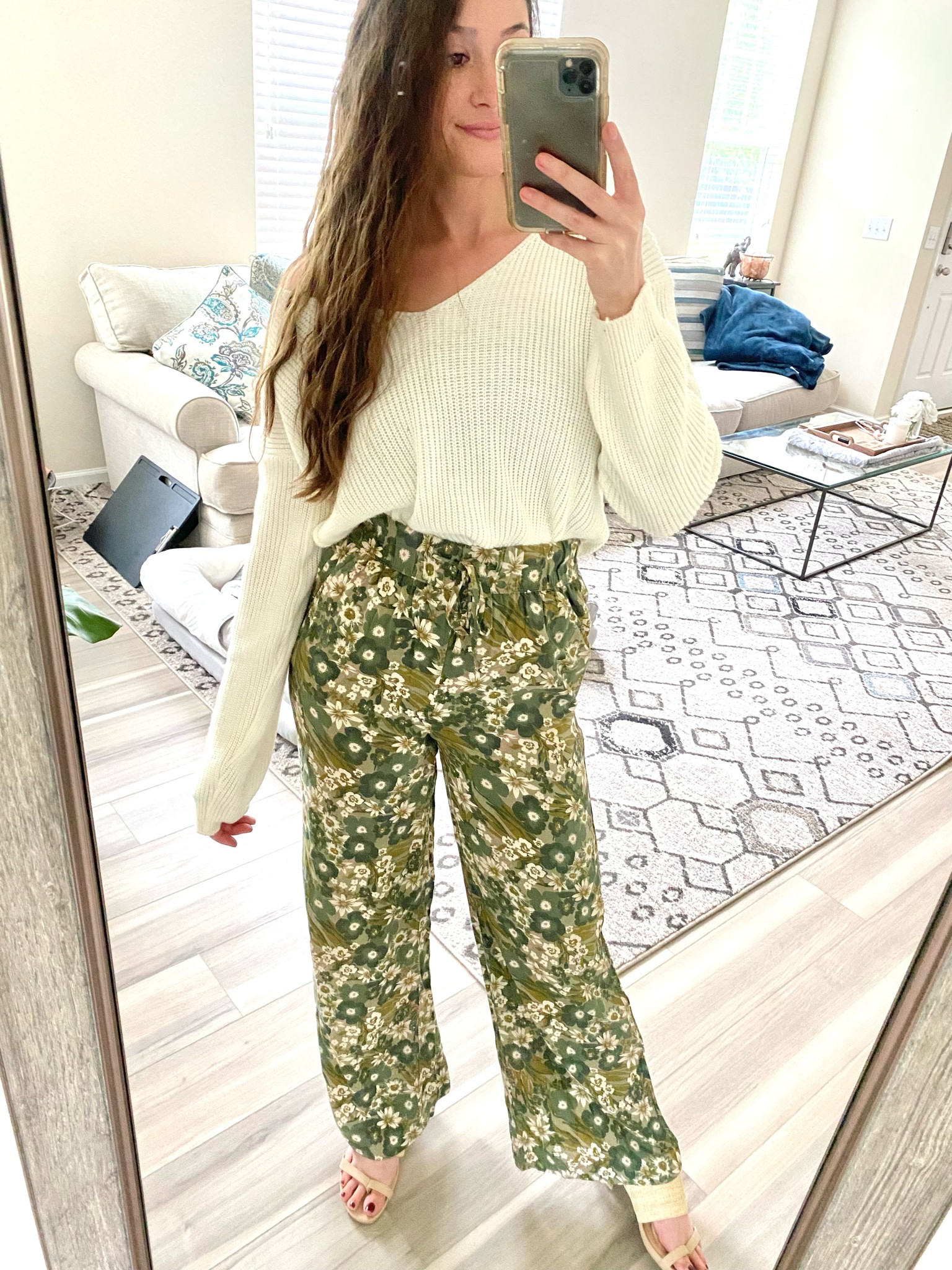 My favorite flattering #floral #pants ❤️. These are high waisted and super flowy, so they look great with tight tops or cropped sweaters. I wore it on a rainy #summer day, but I think it would be a perfect #fall piece, too! 

#kohls #workwear #outfit #green

#LTKworkwear #LTKunder50 #LTKfit