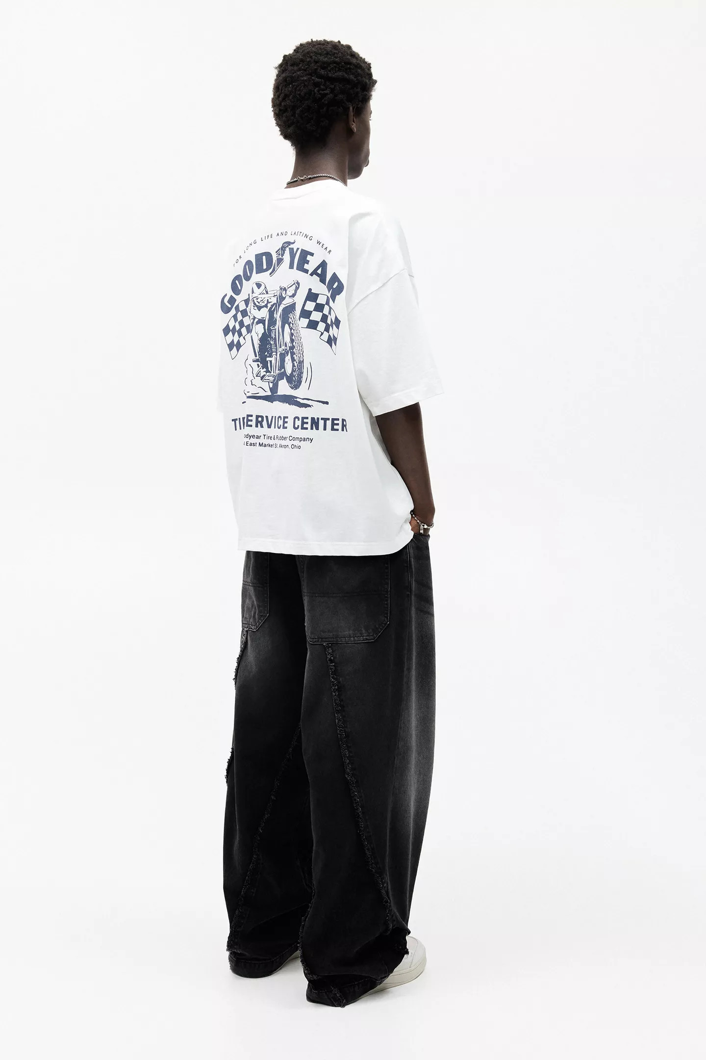 White Goodyear T-shirt | PULL and BEAR UK