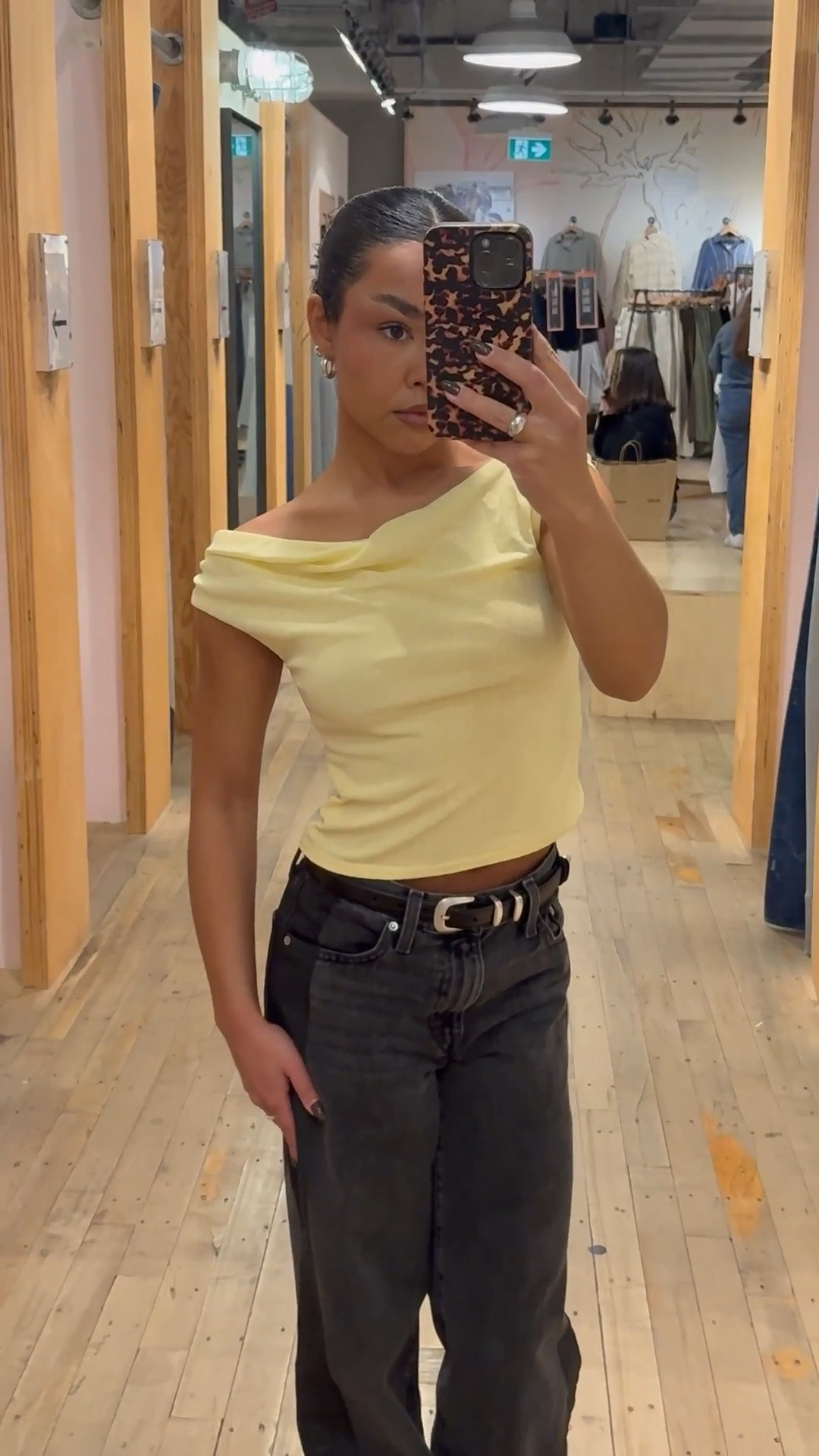 i'm obsessed with this new pale yellow top i bought today! 🌼 ps the jeans that i linked are similar, but not exactly the same. x #paleyellow 

#LTKstyletip #LTKfall #LTKjeans