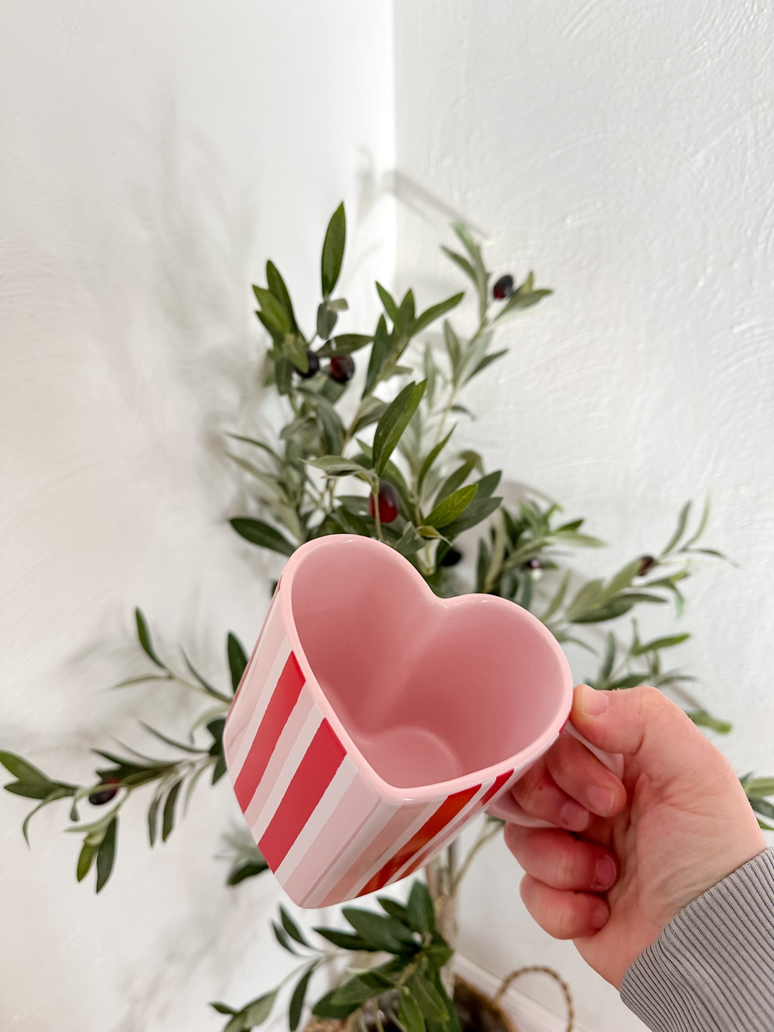 how cute ☕️❤️

#LTKHome #LTKSeasonal #LTKmomlife