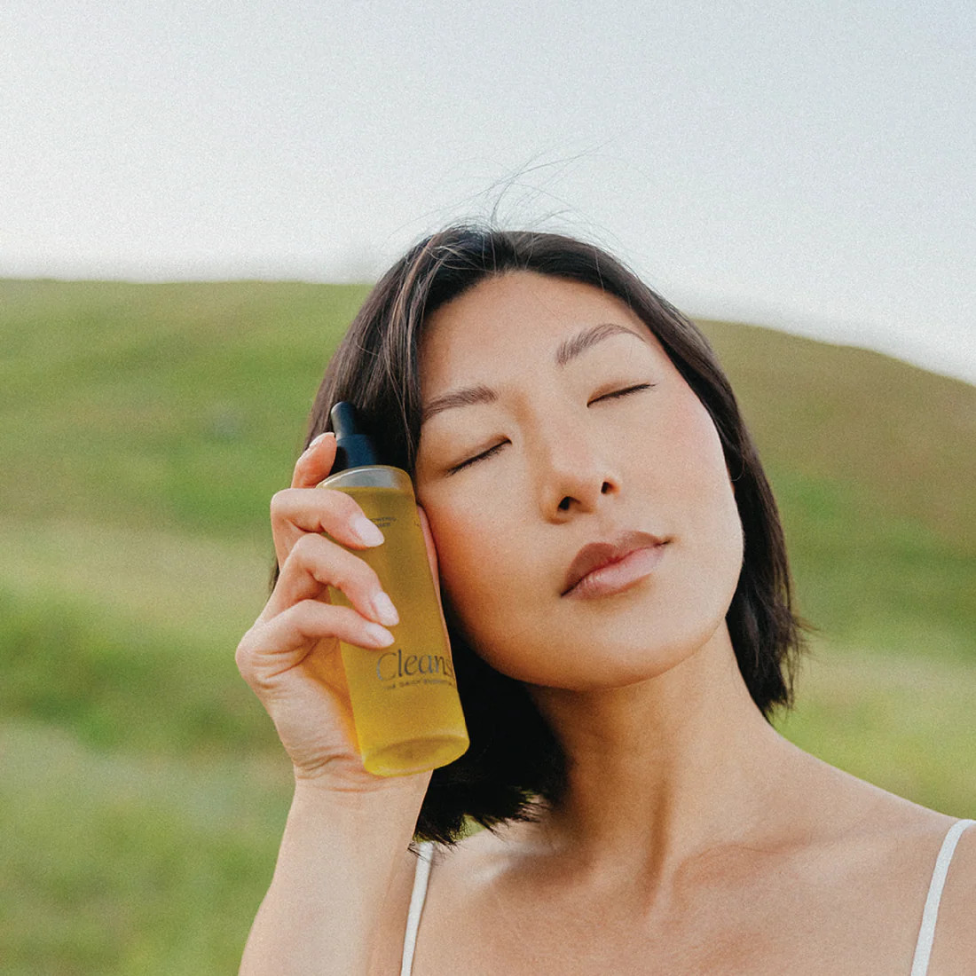 Cleanse // Facial Oil Cleanser | The Daily Essential Co