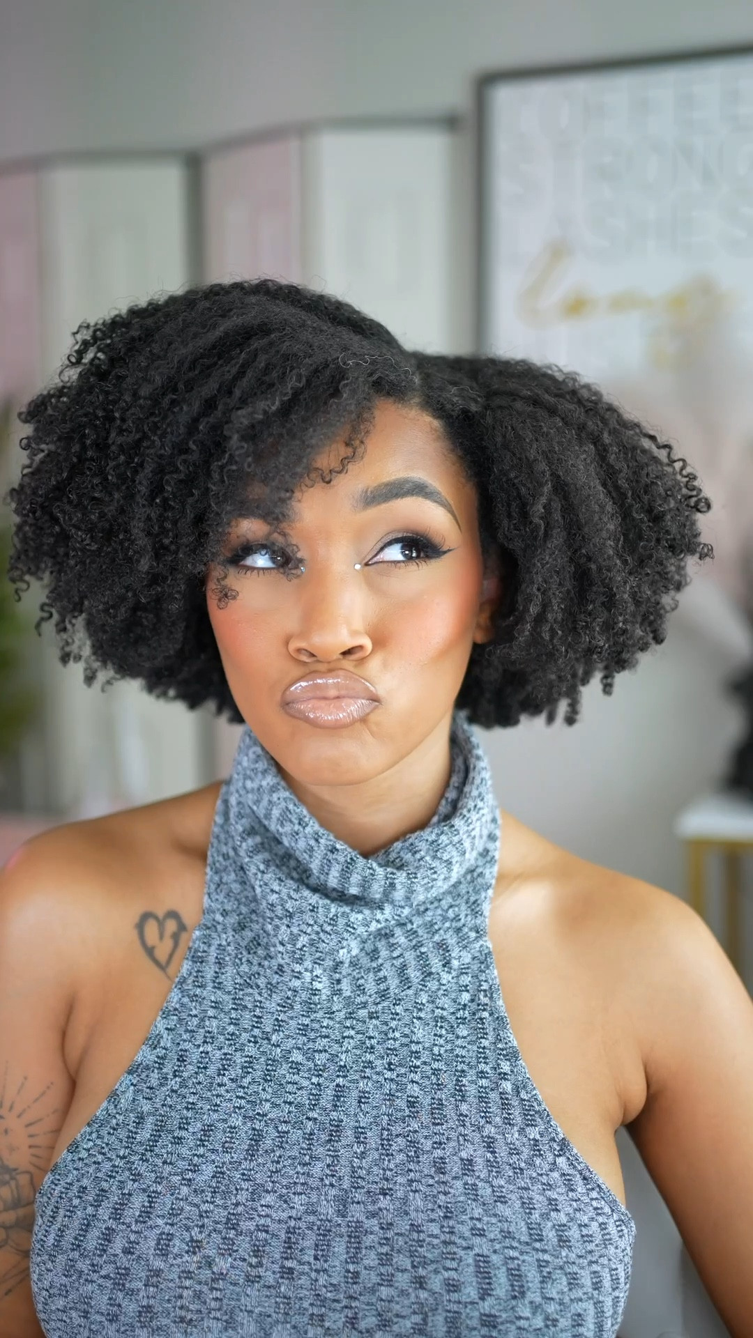 Switching up my part to minimize breakage and I’m shocked at how much I love this side part wash & go—even if it’s showing off my little grey hairs lol.

I styled this last Thursday and it’s been living in a bonnet ever since, but the hold? Still holding strong.

Here’s everything I used:
• Curlsmith Detox Shampoo
• Pattern Beauty Breakage Barrier Hair Mask
• LUSH Super Milk Hair Primer
• The Doux Bananas Gel
• The Doux Chief Rocka Mousse

All linked for you to shop! Let me know if you try this combo—your curls will thank you.