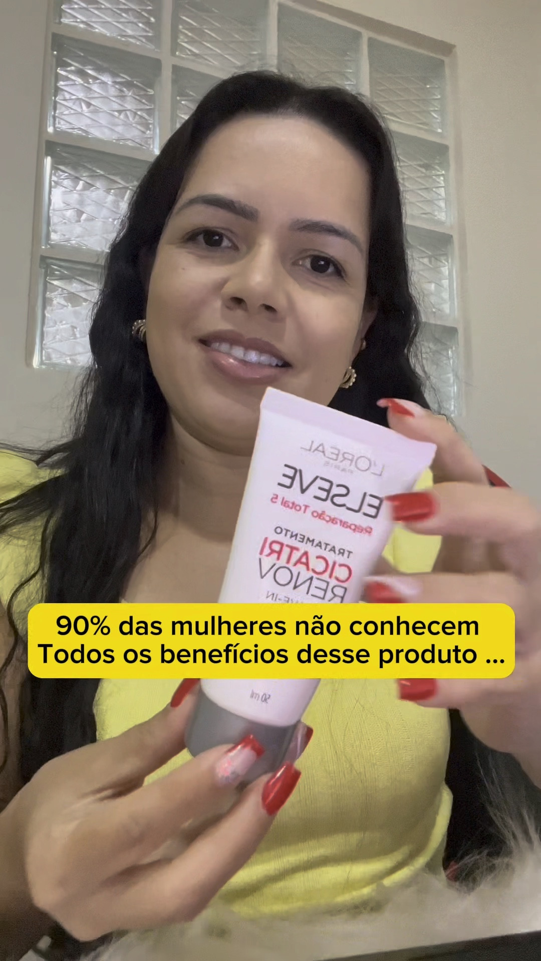 Cicatri Renov deixa um resultado maravilhoso no cabelo e o melhor é que ele serve pra várias coisas!

👉🏻 Repara os fios de forma instantânea, sela as pontas, proporciona mais brilho, maciez e desembaraça imediatamente.

Ele tem textura em creme, mas ela é bem leve, quando passa no cabelo não pesa nadinha (só não pode exagerar na quantidade) deixa os fios mais alinhados, brilhosos e macios,  e reduz os frizz do cabelo.

👉🏻 É um produto multifuncional, pode ser usado no cabelo seco ou molhado e sempre que você sentir necessidade (até mesmo na praia).

👉🏻 Esse é um produto baratinho que tem qualidade incrível e vale muito a pena! 
Ele custa +- 12 🤑



#LTKbeauty #LTKbrasil