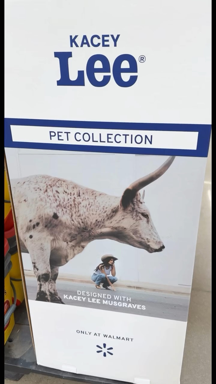 Western chic but make it puppy approved! Y’all the Kacey Musgraves x Lee collab pet collection at @walmart is WAY too cute! 🐾🤎🦴🐶🤠

#walmartfinds #kaceymusgraves #petfinds #dogclothes #petclothesfordogs @spaceykacey