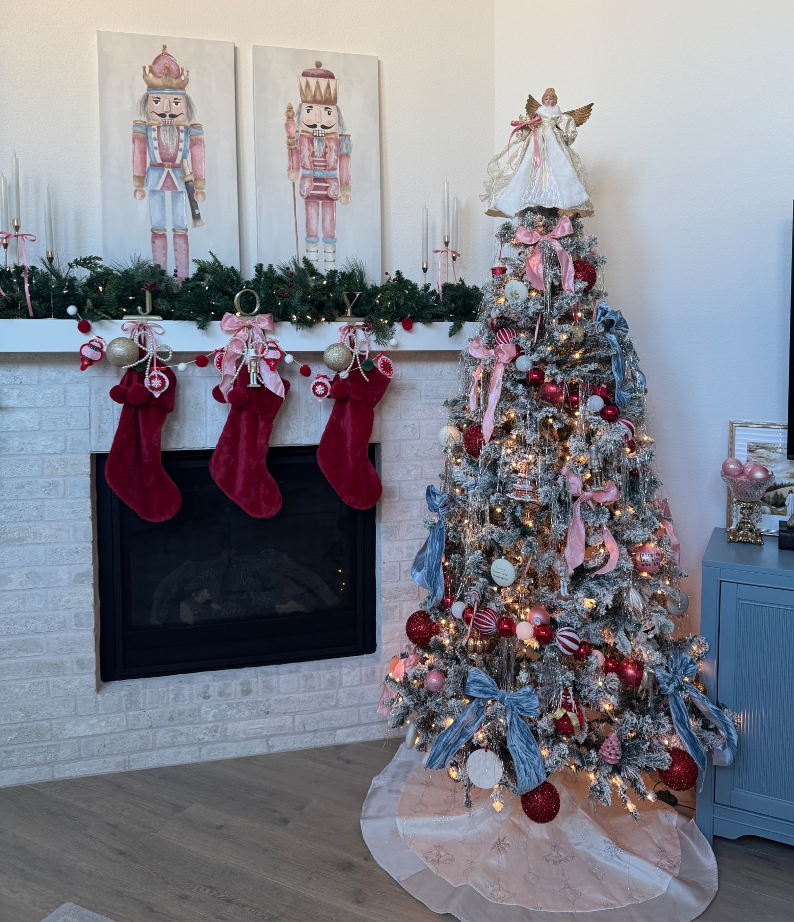Christmas tree & mantle decor 🎀🎄

Christmas decorations, Christmas tree, holiday decor, holiday inspo

#LTKHome #LTKHoliday