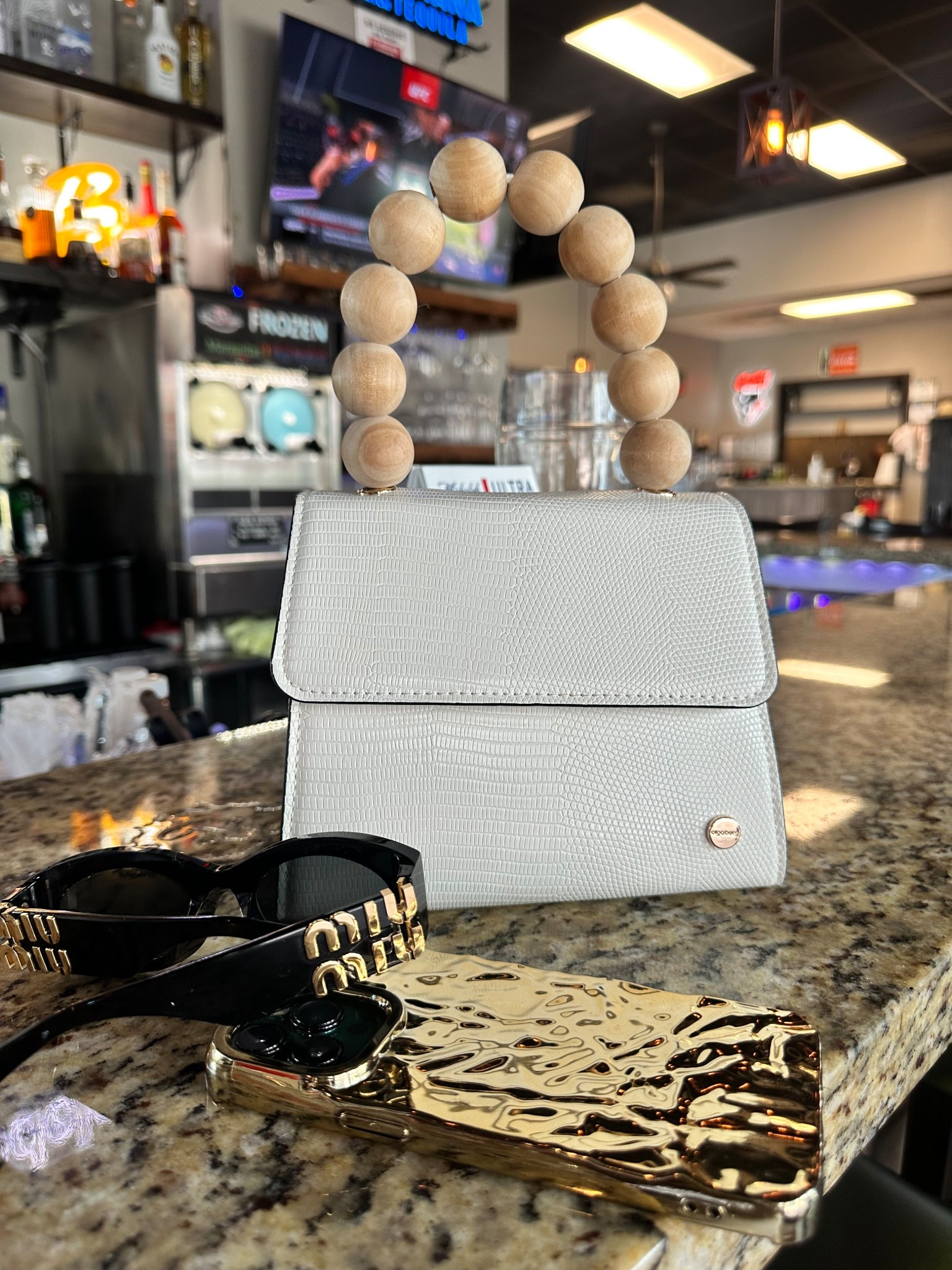 Revolve bag for the win..
Ogla Berg🤍


#LTKFindsUnder50