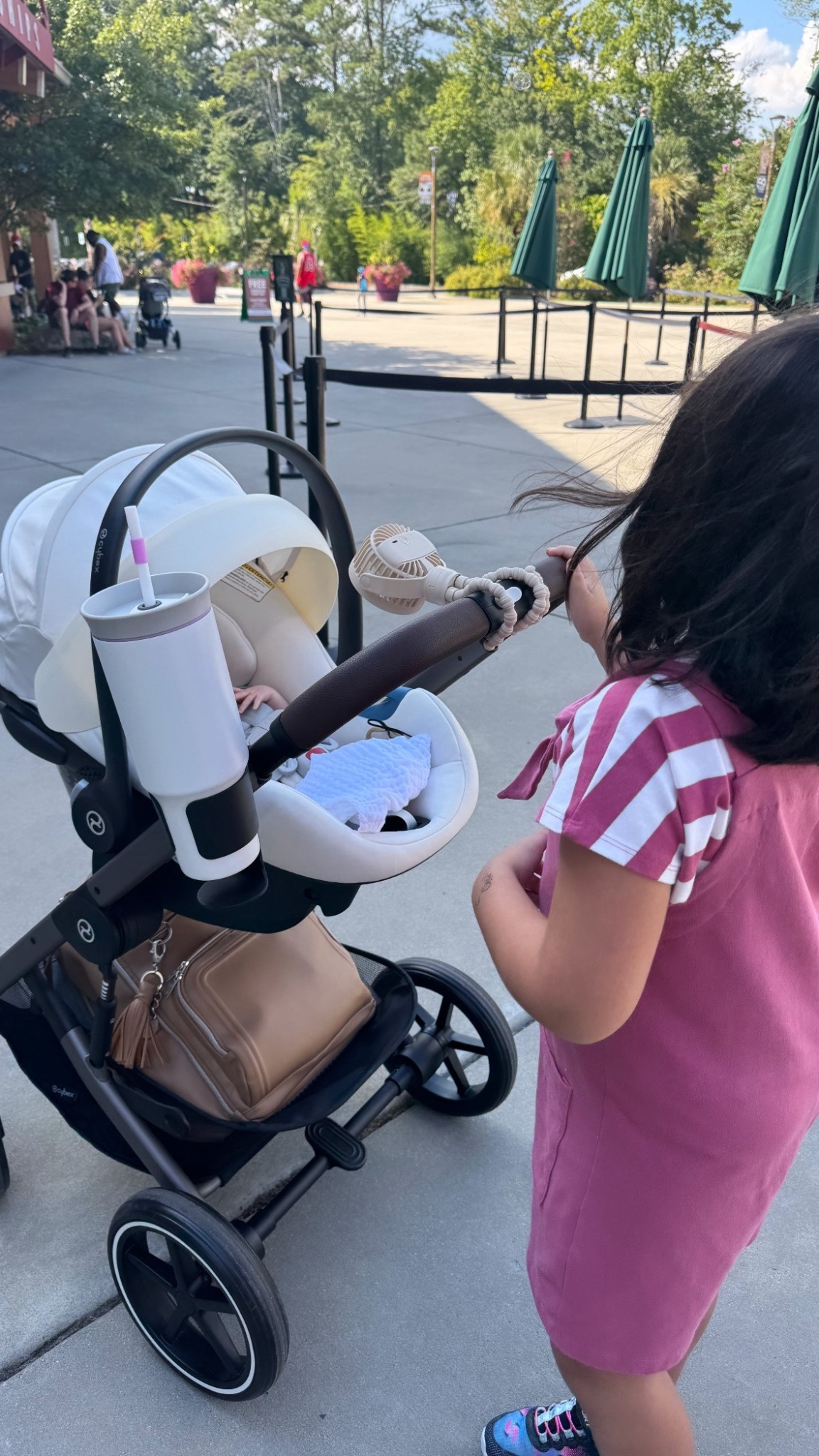 To the zoo we go! 🩷

#LTKFamily #LTKKids #LTKBaby