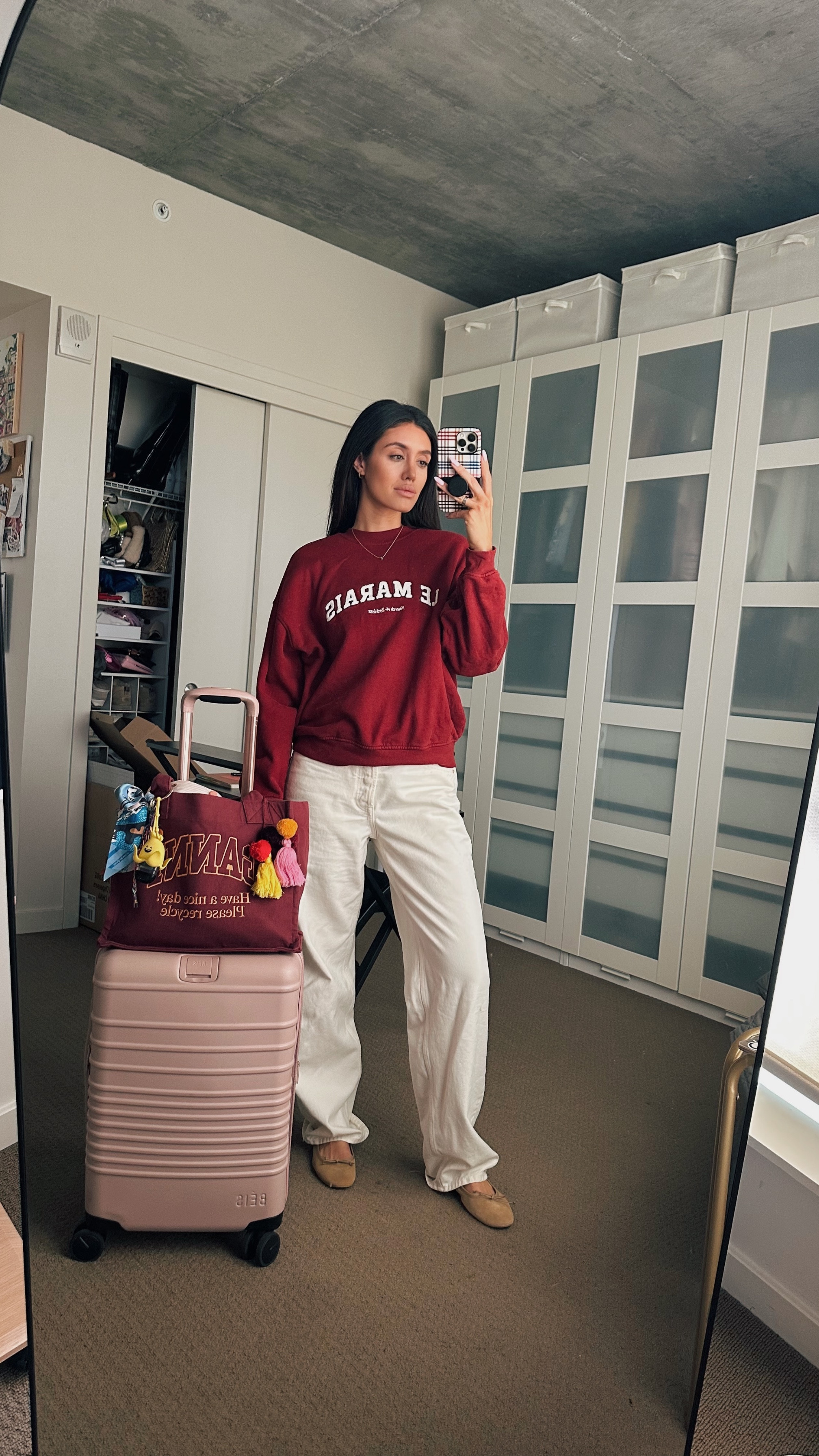 Airport outfit

Elevated airport outfit , off-white jeans, cream jeans, wide leg jeans, burgundy crewneck sweatshirt, beige flats, tan ballet flats, brown sunglasses, airport tote bag, carry on luggage

#LTKTravel #LTKWatchNow #LTKStyleTip