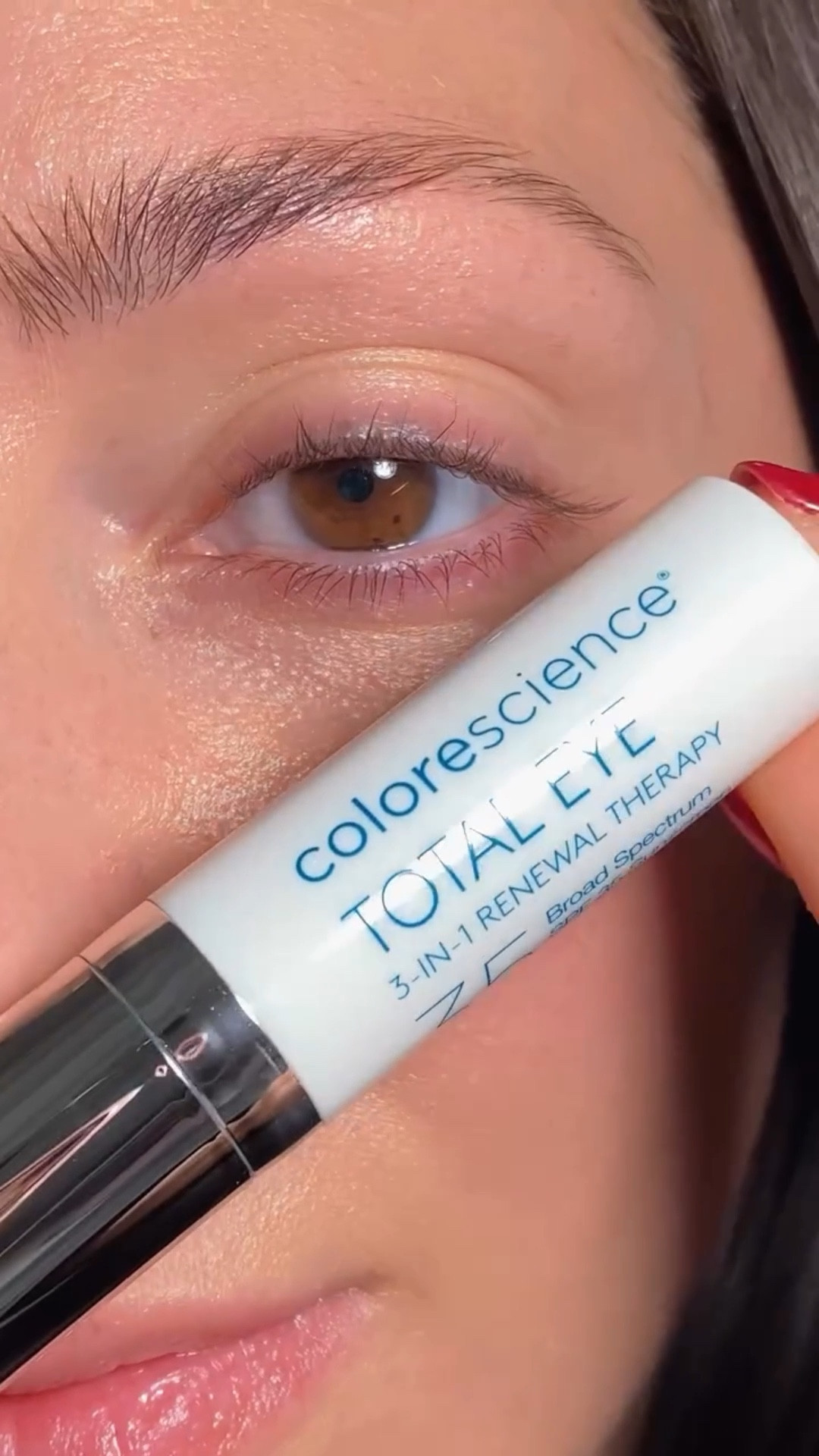 when your everyday makeup is just a full face of ✨sunscreen✨ and applied with your fingers 🤭 

comment “sunscreen” to get the product Iinks sent to you 💌

showing you a close up of all that @colorescience has to offer- everyday, easy to throw on sunscreen formulas that double as makeup. loving these products so much! Do you have any favorites from this brand? 

makeup tutorial, sunscreen makeup, everyday makeup, makeup ideas, glowy skin makeup, spf, colorescience