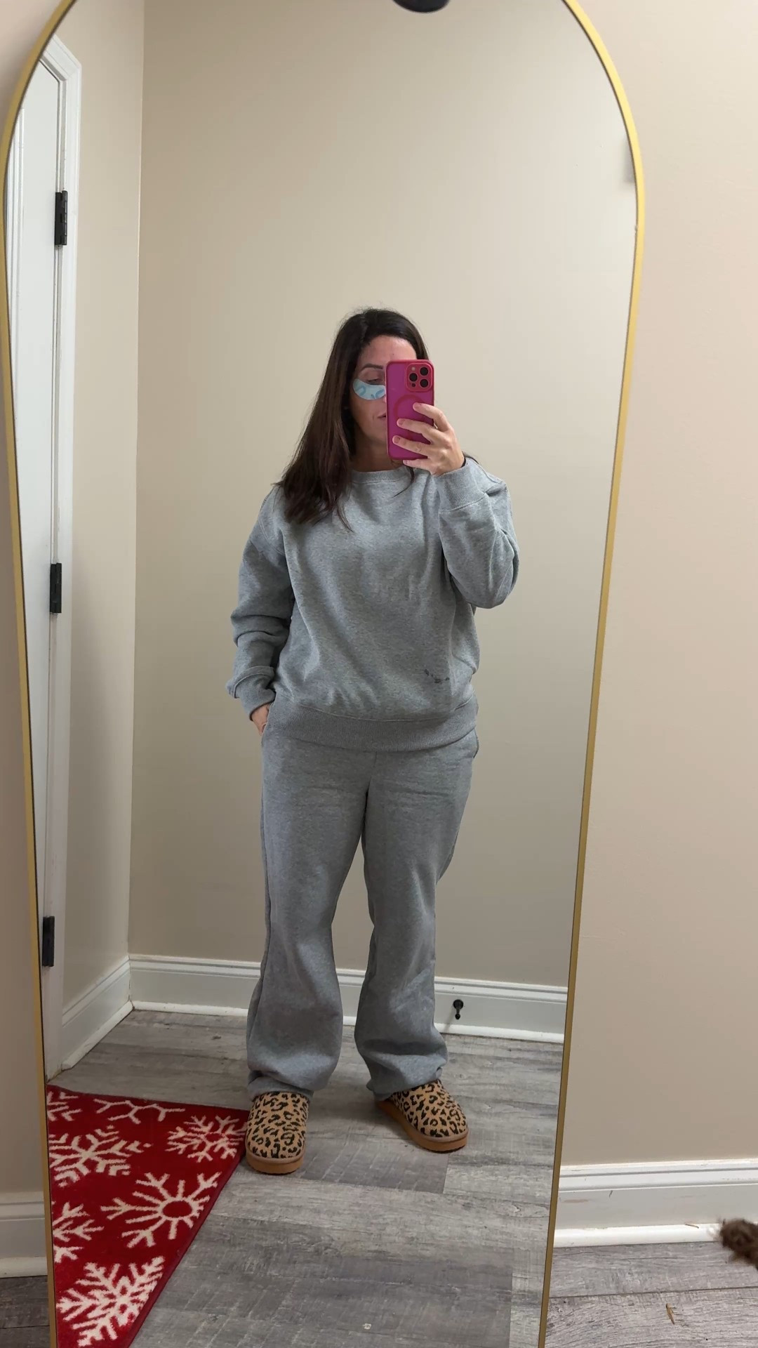 Comfy, cozy, and under $25 total 🤍
This grey lounge set from Walmart is so good! $11 for the top and $11 for the bottoms! Perfect for lazy mornings, errands, or just hanging out at home (with my furry little sidekick 🐶).

Shop the full look on my LTK — linked there for easy finds ✨

#LTKFindsUnder50 #LTKPetite #LTKActive