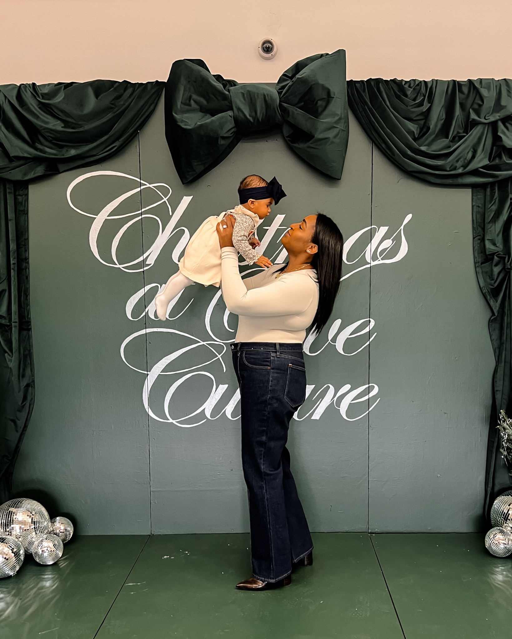 A pair of dark denim goes a long way. 🥰