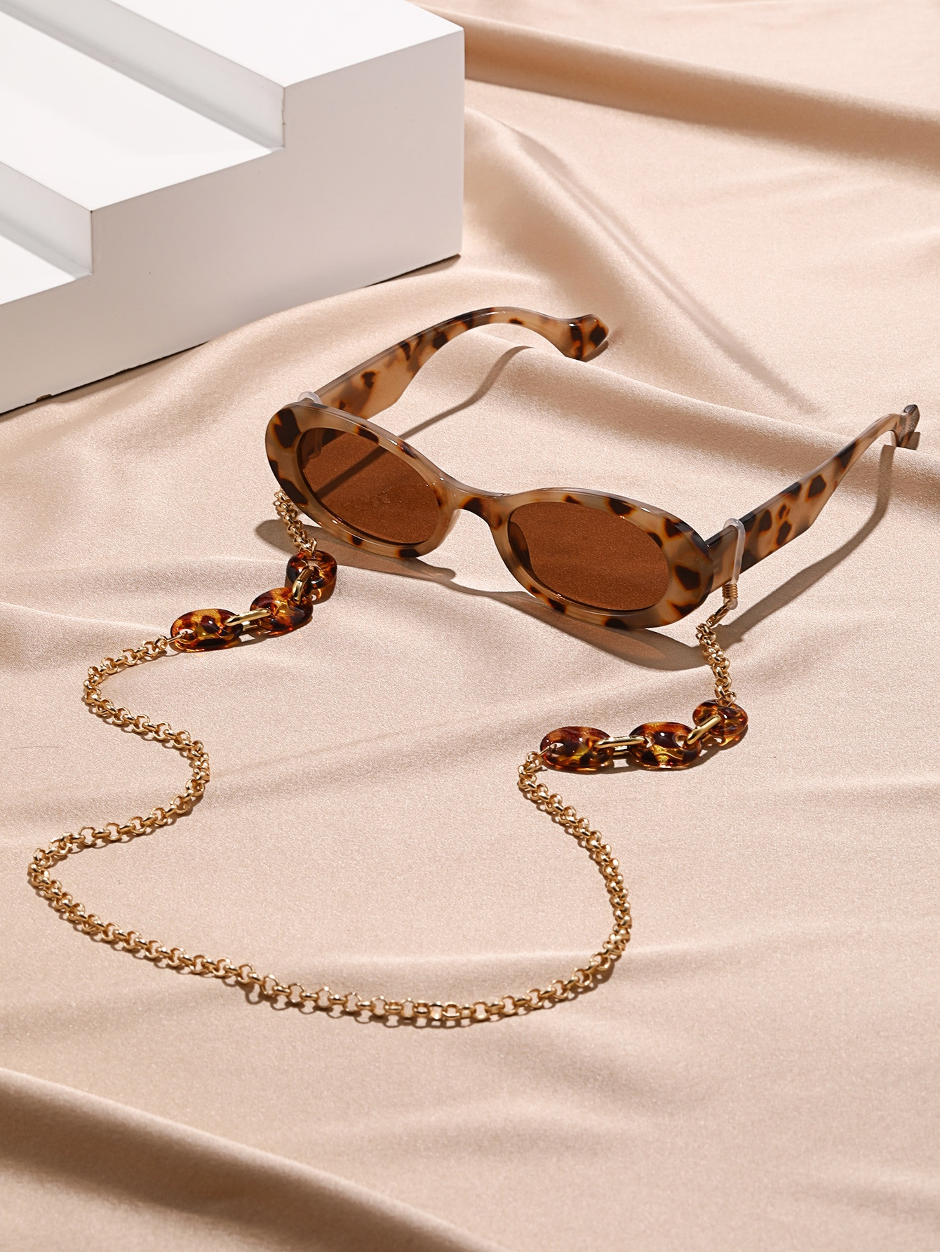Tinted Lens Oval Frame Sunglasses & Sunglasses Chain | SHEIN