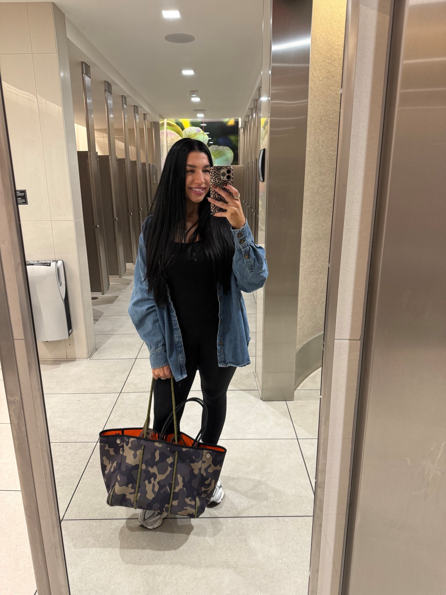 Airport travel day fit ❣️ good American jacket on sale! 🤍

#LTKootd #LTKSaleAlert #LTKdayinmylife