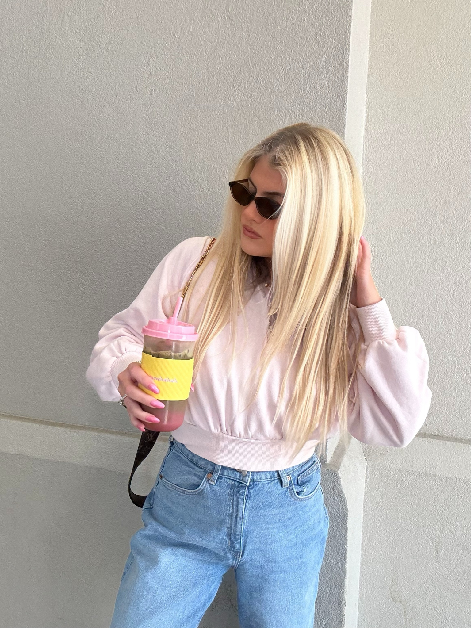 Valentine’s Day outfit 💖 
Denim jeans - H&M 
Sweater - Zara 
Sunnies - Amazon 


#LTKStyleTip #LTKMostLoved #LTKFindsUnder50