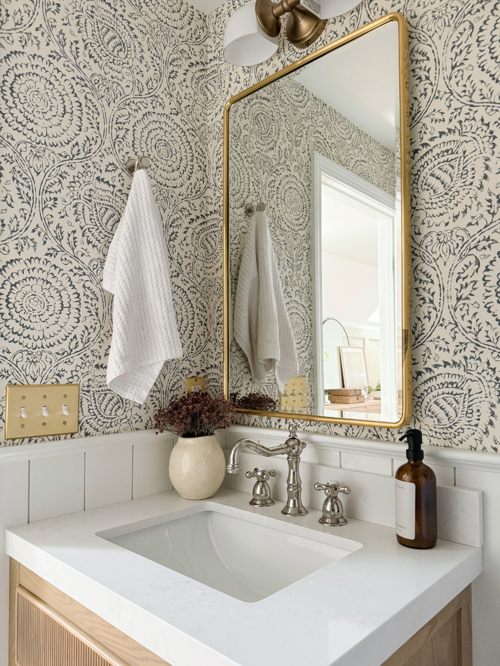 Kids Bathroom

gold bathroom mirror, gold bathroom, small cream vase, gold sconce, vintage bathroom, classic bathroom, sherri calnan home 

 

#LTKSeasonal #LTKHome #LTKStyleTip