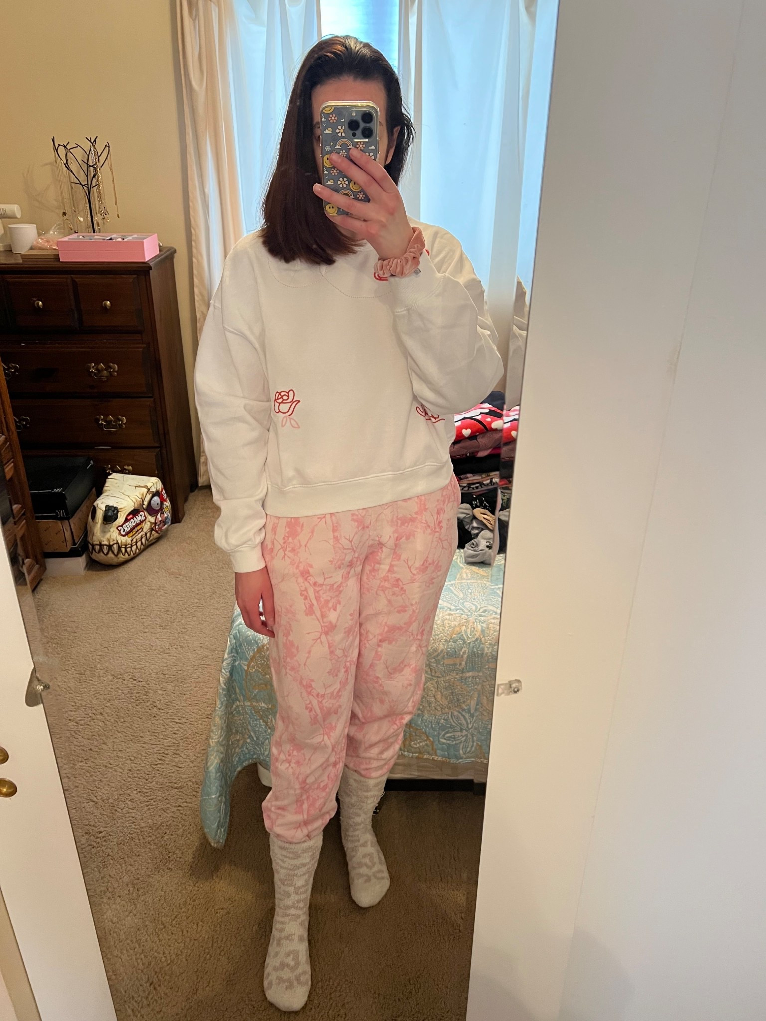 White heart and bow sweatshirt (xs). Pink sweatpants (s). #sweatshirt #heartsweatshirt #bowsweatshirt #whitesweatshirt #sweatpants #pinksweatpants #joggers #bowsweatshirt #winteroutfit @TJ Maxx 

#LTKSeasonal #LTKfindsunder100