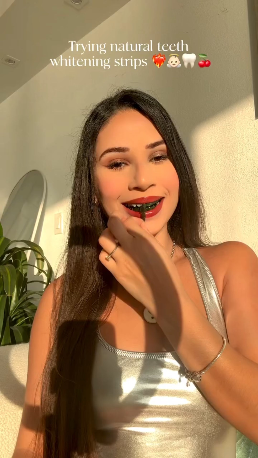If you want to whiten your teeth using natural options I recommend giving this enamel free strips a try 😍😀❤️ #teethwhitening #holidaygifts #skincare