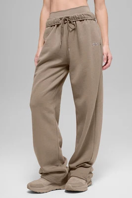 Accolade Straight Leg Sweatpant - Gravel | Alo Yoga