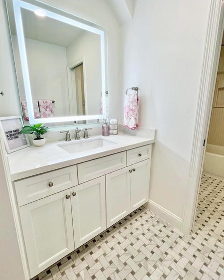 👯‍♀️ 2 bathroom renovations are better than 1! Both sides now match these girls’ newly decorated rooms - along with a gorgeous new shower in between! Tomorrow we’ll share the second bedroom! 
#WoodlandsStyleHouse
Construction: @premiumhomeremodeling


#LTKhome #LTKfamily #LTKstyletip
