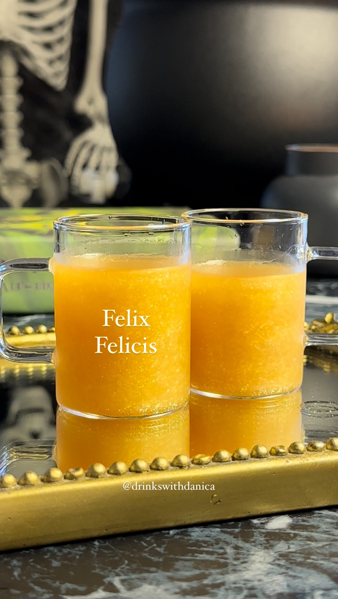Felix Felicis

Follow me on Instagram and TikTok @drinkswithdanica for this recipe and more 