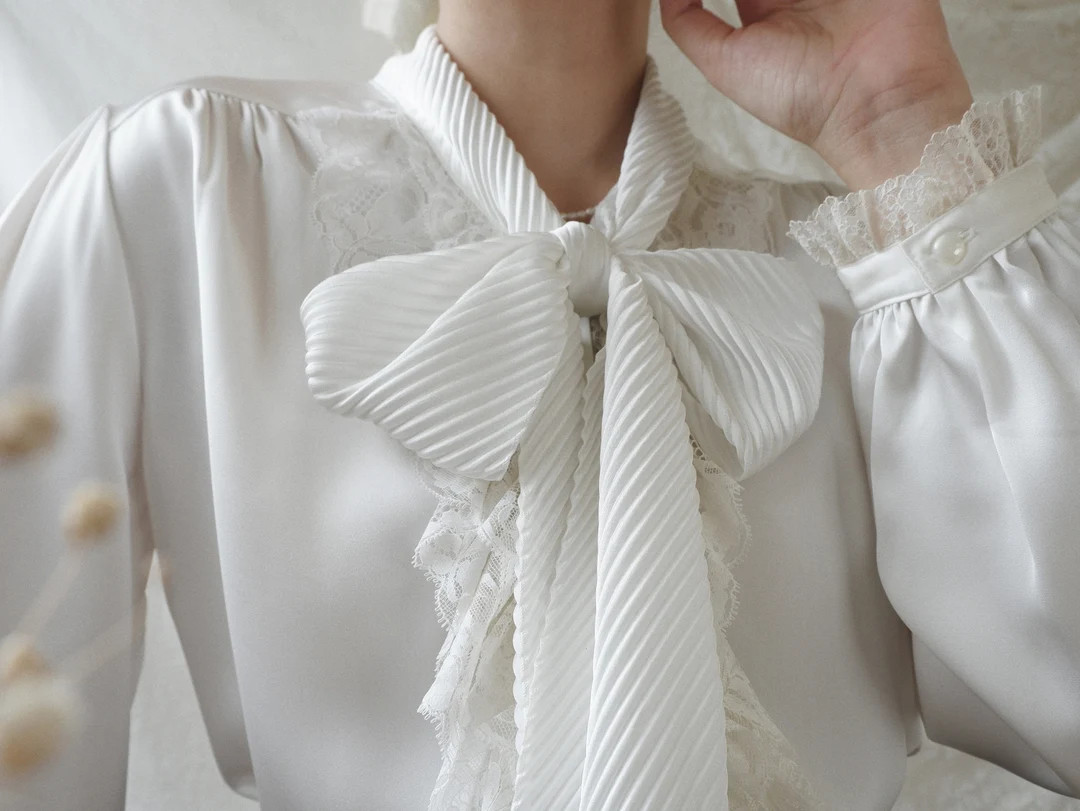 Vintage off White Long Sleeve Blouse With Ruffle Lace Detail - Etsy | Etsy (US)