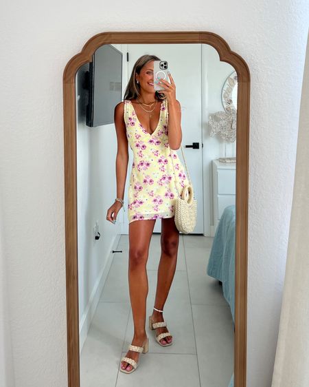 Summer vacation outfit ideas from Princess Polly. Code MCKENZ20 for 20% off your order. 💛

Wearing a 2 in this summer dress 