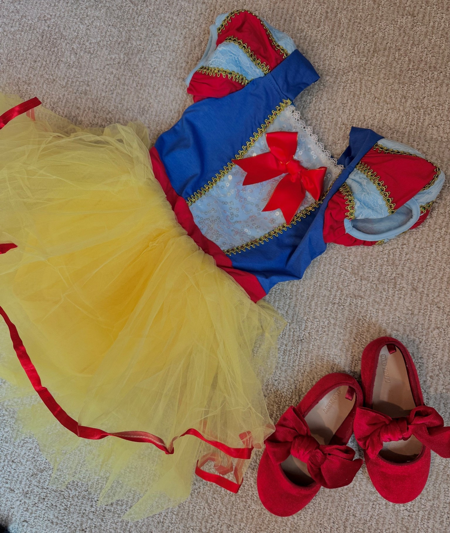 Packing for Disney! Found this adorable short, tutu style dress for my daughter to wear to our character dining with Snow White and the seven dwarfs!! 😍


#disneyoutfit
#Princess
#PrincessDresses
#SnowWhite
#DisneyBound
#DisneyPacking
#ToddlerClothes

#LTKBaby #LTKTravel #LTKmomlife