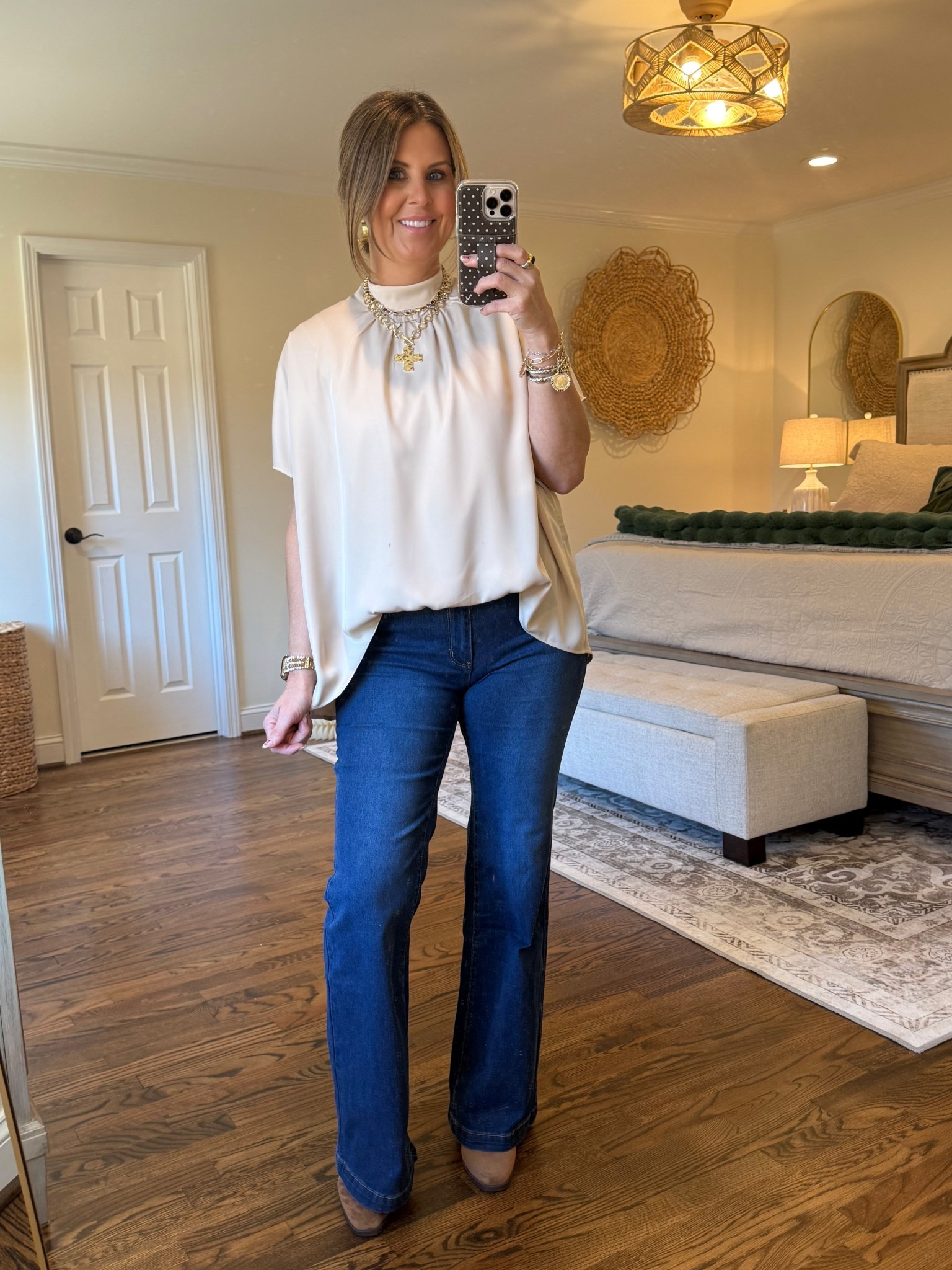 Effortless neutral vibes today ✨ Obsessed with this flowy top paired with dark denim. Easy, polished, and so comfortable! Linking everything for you💛

#LTKFindsUnder50 #LTKOver40 #LTKootd