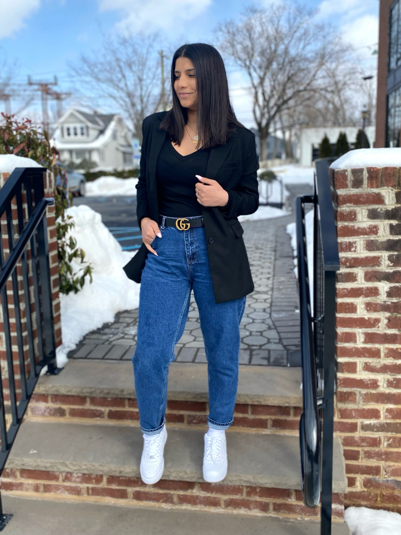 Simple Casual Look, Outfit Inspo, Brunch Day, Mom Jeans, Nike Sneakers, Black Blacker, Black Top, Gucci Belt

#LTKU #LTKbeauty #LTKstyletip