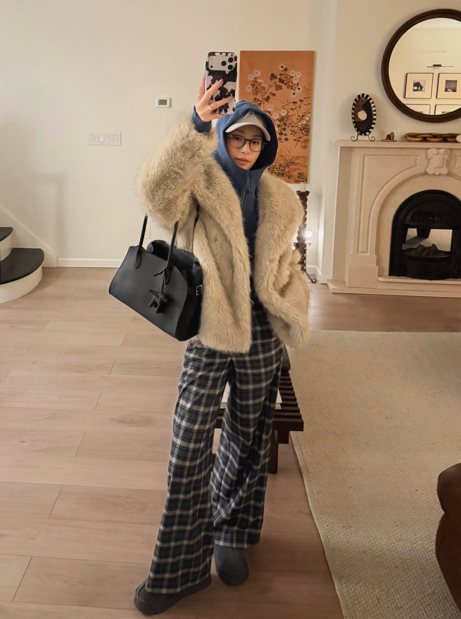 Warm enough to survive the night, cute enough for the concert🎵

Coat @Aritzia — size s
Hoodie @lululemon — size xs/s
Pants @goelia — size 25
Shoes @ugg — color: obsidian
Bag @therow

#LTKpetite #LTKstyletip #LTKwinter