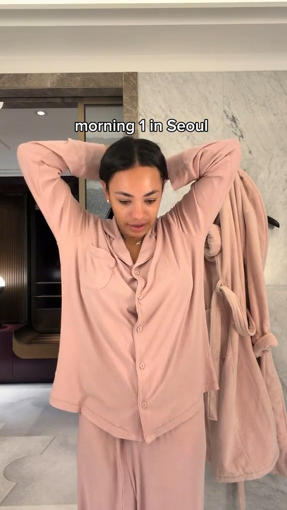 do we think the steamer fridge is going to work on the skirt?? excited for day 1 with @Rael !! #morningvlog #Vlog #morningroutine #roamingwithrael #seoul

#LTKgrwm #LTKootd #LTKmorningroutine